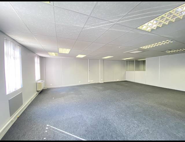 175M² OFFICE TO LET IN STEENBERG